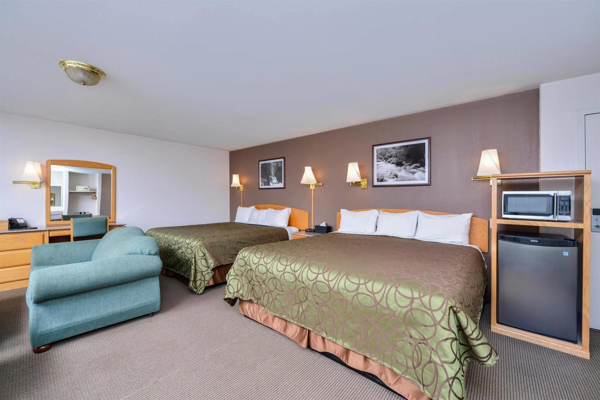 Canadas Best Value Inn Valemount Eksteriør bilde